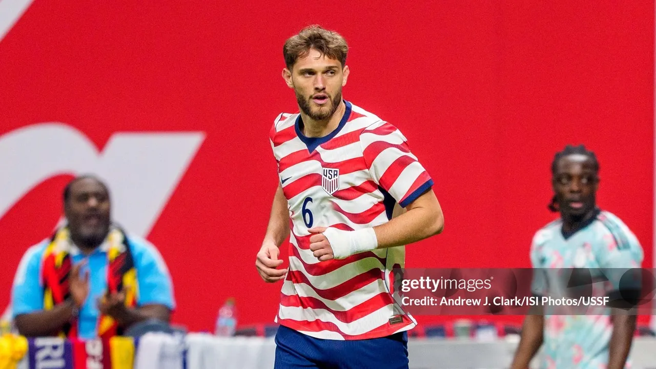 Lyon Blokir Upaya Leeds United Datangkan Tanner Tessmann