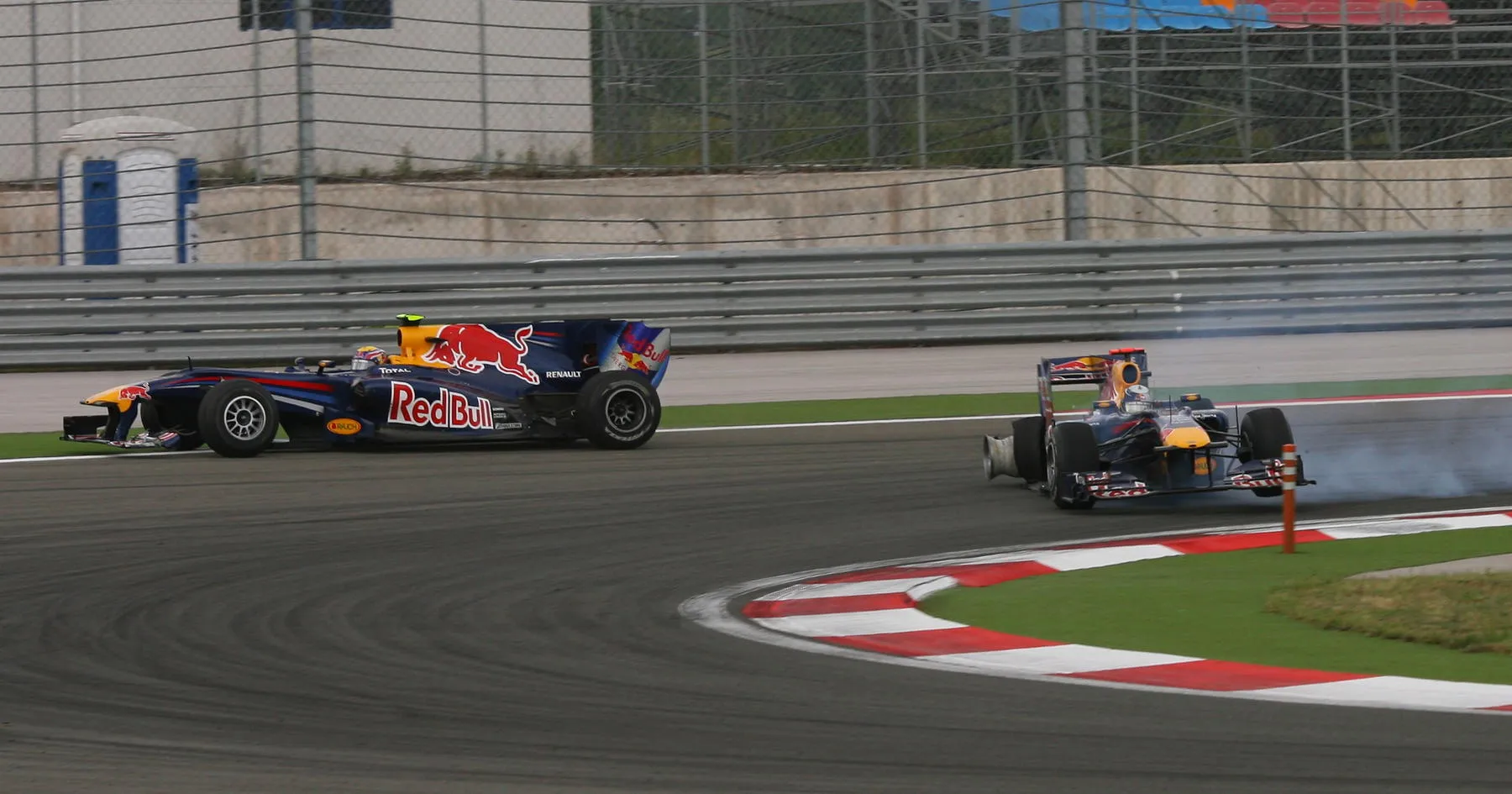 Tabrakan Vettel dan Webber Picu Ketegangan di Red Bull