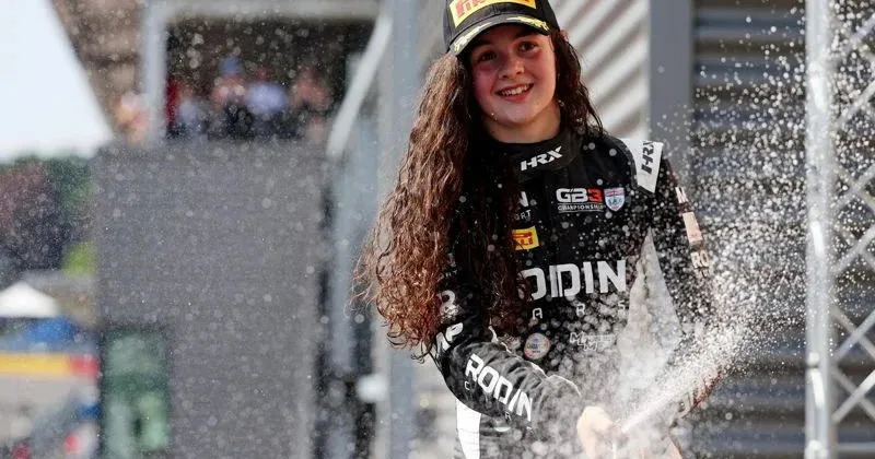 Abbi Pulling Cetak Sejarah Kemenangan GB3 bagi Wanita - sumber: (racingnews365)