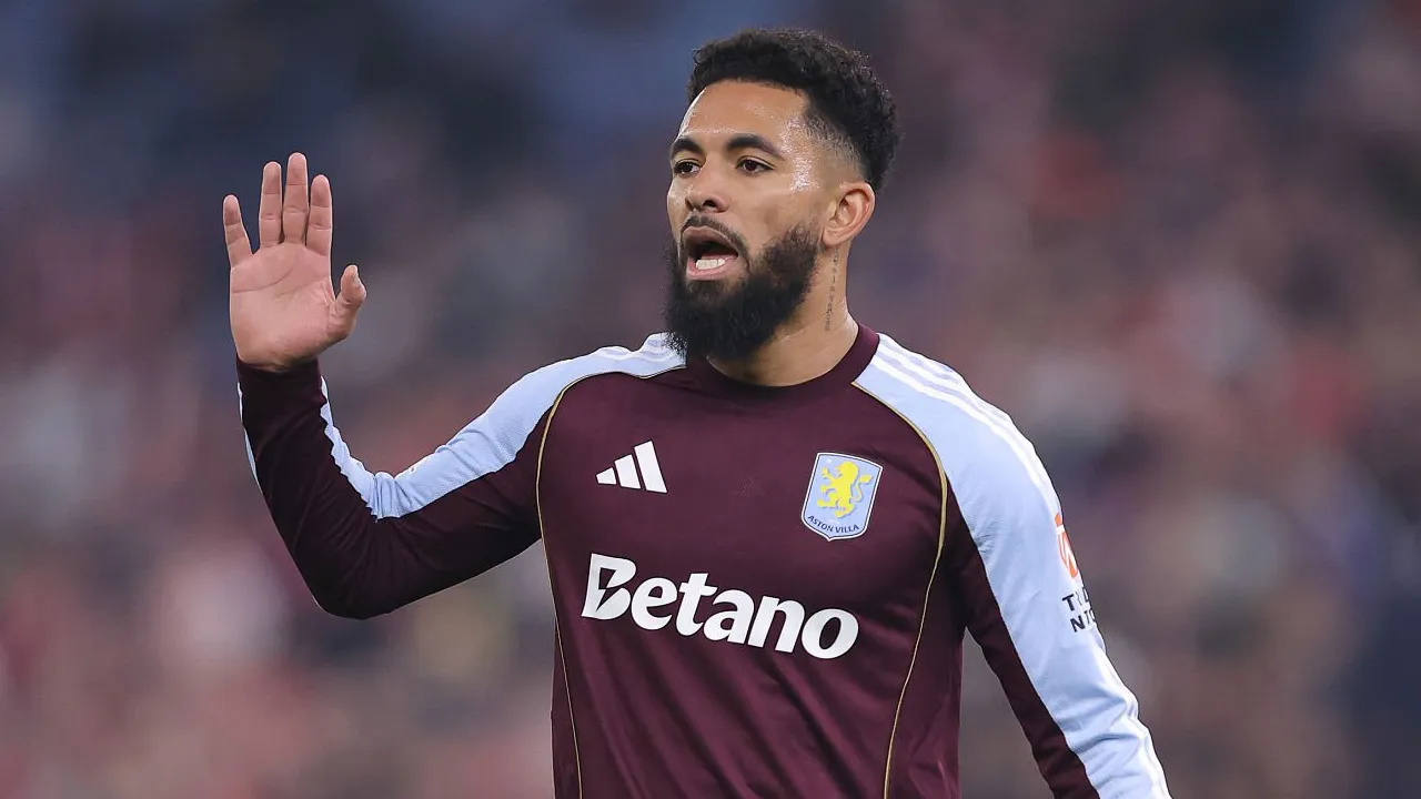 Aston Villa Tak Ambil Opsi Pembelian, Douglas Luiz Kembali ke Juventus