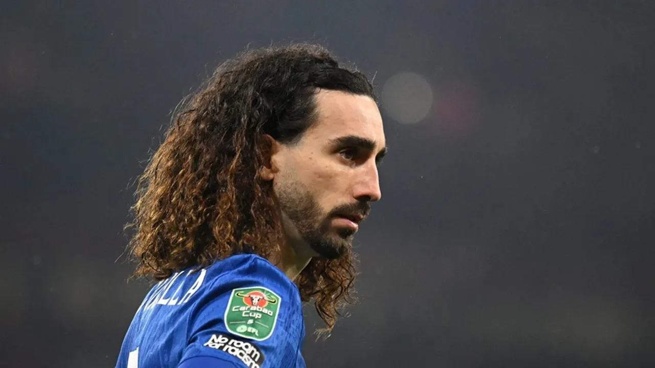 Barcelona Akan Coba Pulangkan Marc Cucurrella