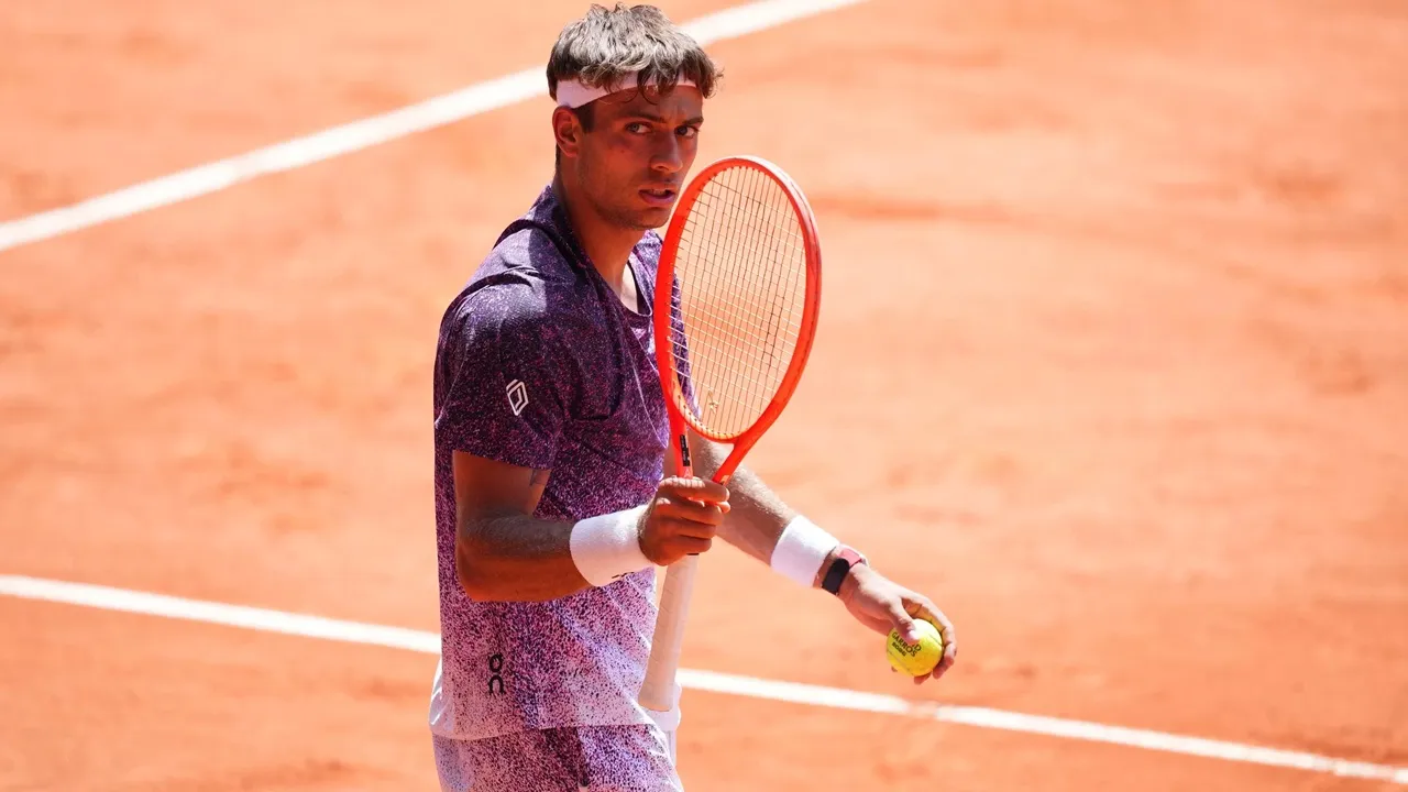 Hasil French Open: Tanpa Aksi Dramatis, Flavio Cobolli Meluncur Ke Babak Keempat
