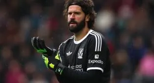 Kepergian Slot ke Liverpool Buka Peluang Juventus Gaet Alisson