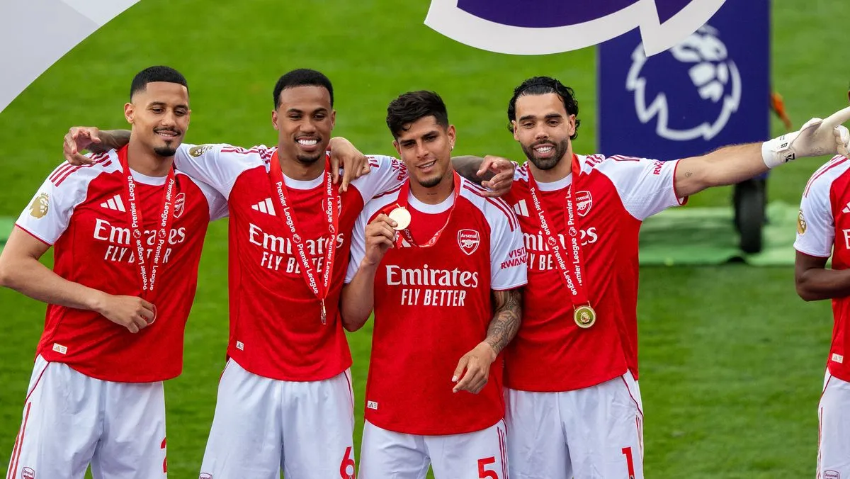 Reaksi Kocak Hincapie Atas Keberanian Penggemar Arsenal
