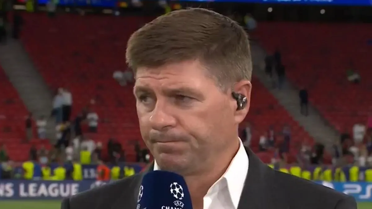 Steven Gerrard Kritik Keras Kegagalan Penalti Eberechi Eze - sumber: (footballlondon)