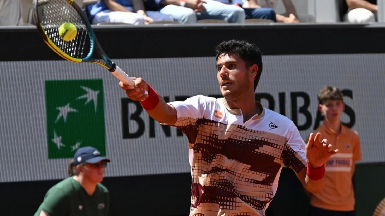 Adolfo Daniel Vallejo Dikenai Denda Akibat Komentar Rasis Terhadap Wasit Di Roland Garros