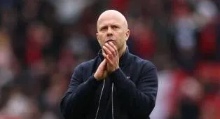 Arne Slot Terlalu Mahal, AC Milan Bisa Siasati Dengan Paket Ramon Planes