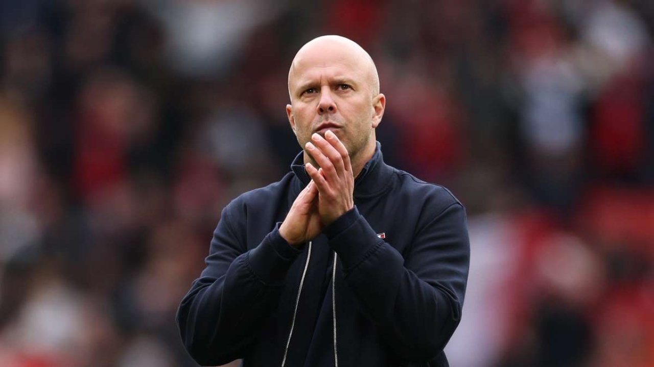 Arne Slot Terlalu Mahal, AC Milan Bisa Siasati Dengan Paket Ramon Planes