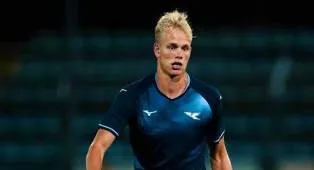 Bek Muda Lazio Terpilih Sebagai Pemain Paling Meningkat di Musim 2025/26