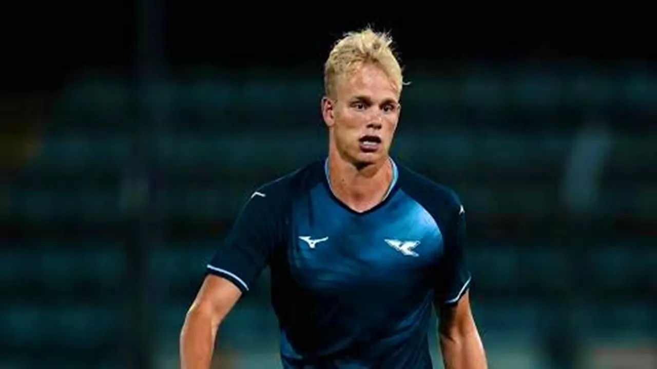 Bek Muda Lazio Terpilih Sebagai Pemain Paling Meningkat di Musim 2025/26