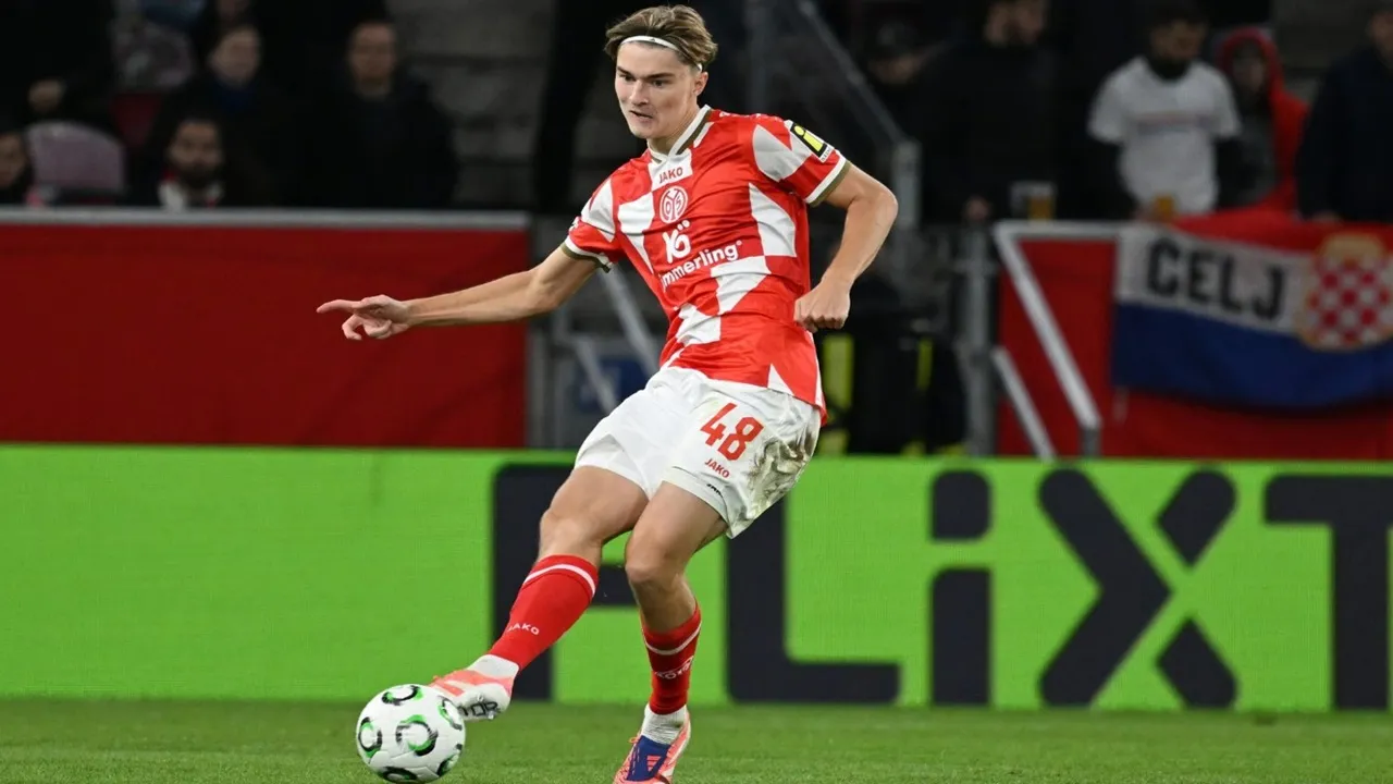 Borussia Dortmund Tawarkan 20 Juta Euro untuk Bujuk Bek Belia Mainz