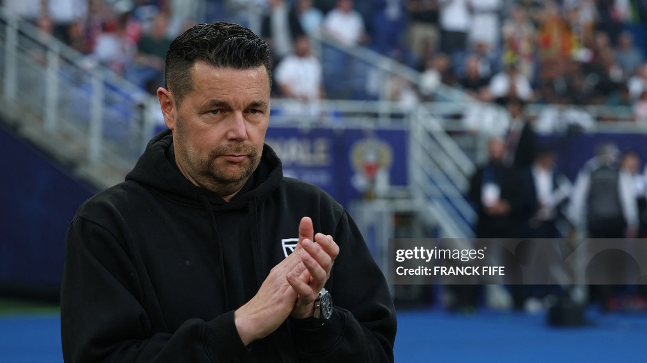 Buru Pelatih Baru, Crystal Palace Alihkan Fokus ke Pierre Sage