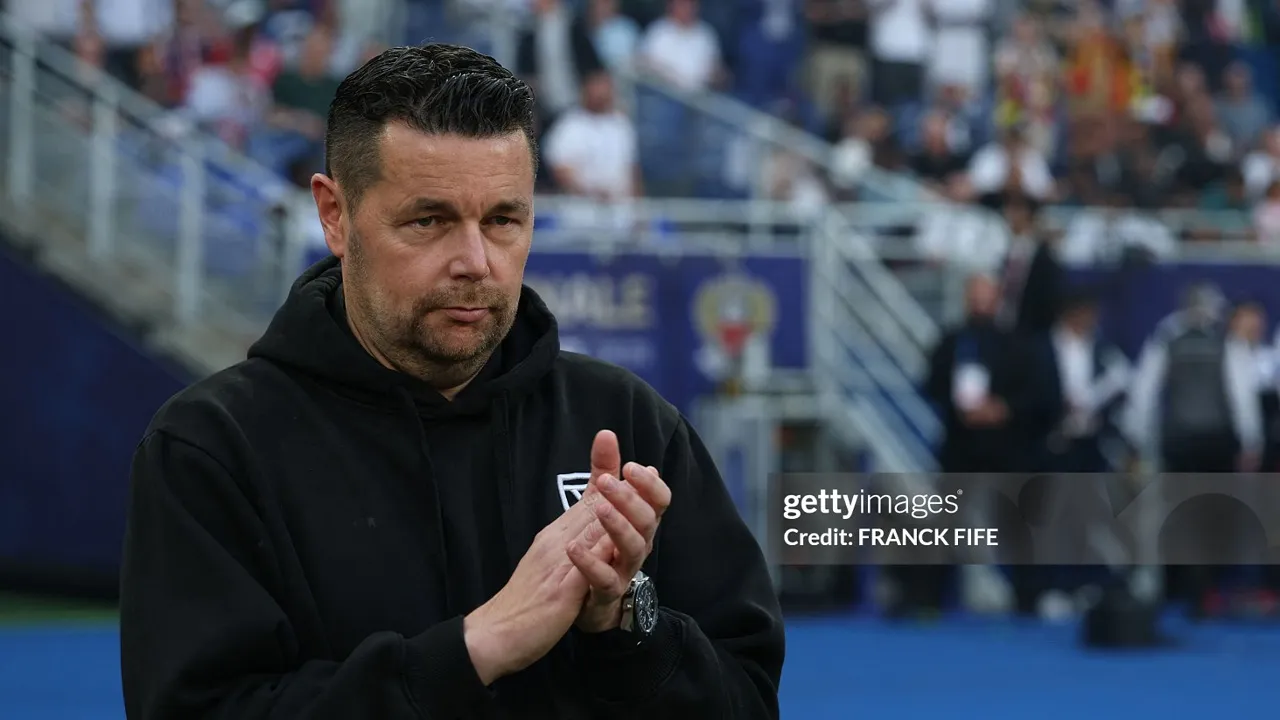 Buru Pelatih Baru, Crystal Palace Alihkan Fokus ke Pierre Sage