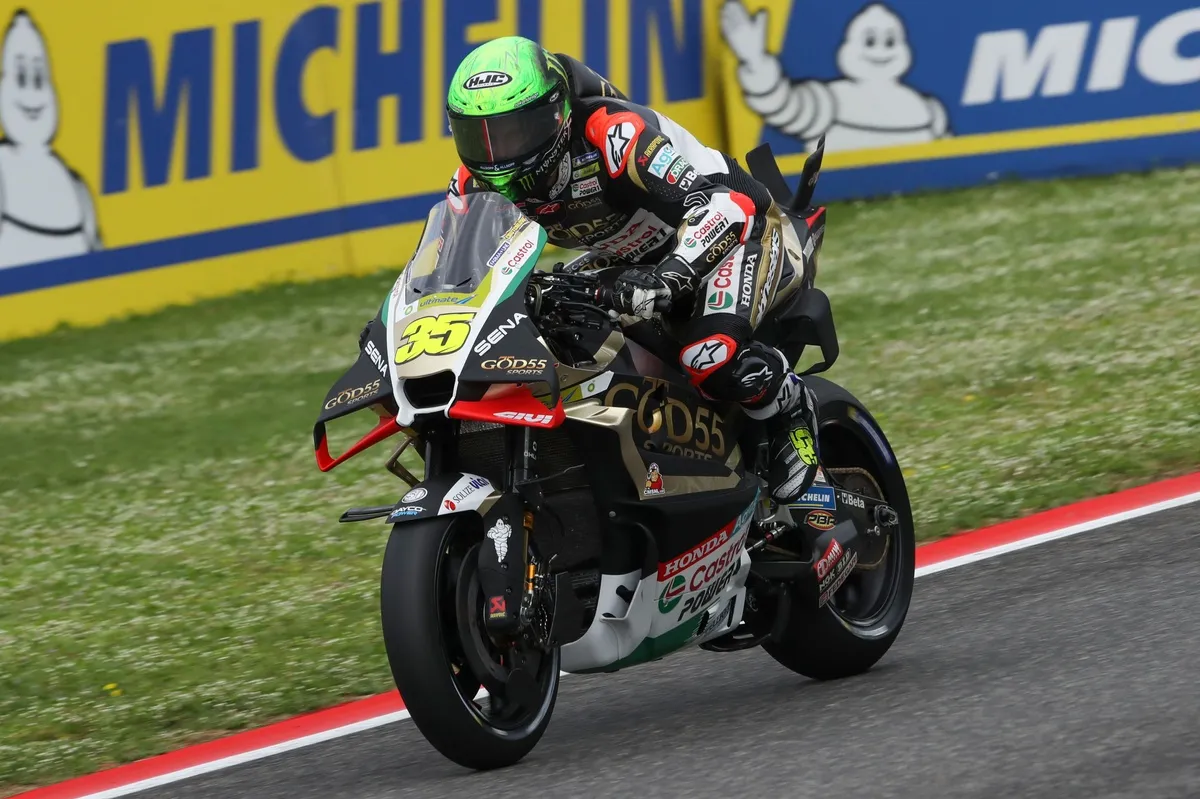 Cal Crutchlow Akhiri Balapan di Italia Karena Cedera Bahu - sumber: (motorsport)