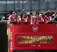 Calafiori Pimpin Nyanyian Arsenal di Perayaan Bus Terbuka Italia