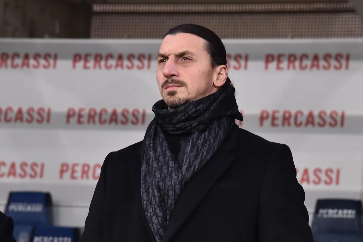 Fans Milan Serang Ibrahimovic dan Cardinale dengan Cemoohan Baru - sumber: (footballitalia)