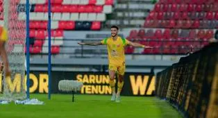 Jefferson Silva Ikuti Langkah Fransisco Rivera, Resmi Bertahan Di Persebaya