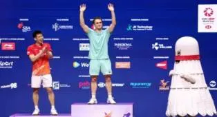 Momen Lucu Loh Kean Yew Salah Naik Podium Tertinggi Singapore Open 2026