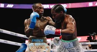 O'Shaquie Foster Pertahankan Gelar WBC Usai Kalahkan Raymond Ford