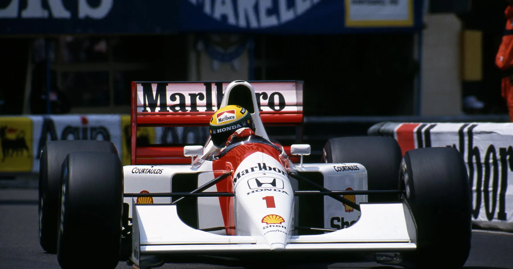 Pertahanan Legendaris Senna Amankan Kemenangan Bersejarah di Monaco - sumber: (racingnews365)