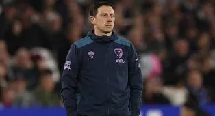 Tolak Bristol City, Tommy Elphick Ikuti Karier Selanjutnya Andoni Iraola?