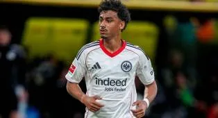 Bersinar di Frankfurt, Nathaniel Brown Masuk Radar Arsenal