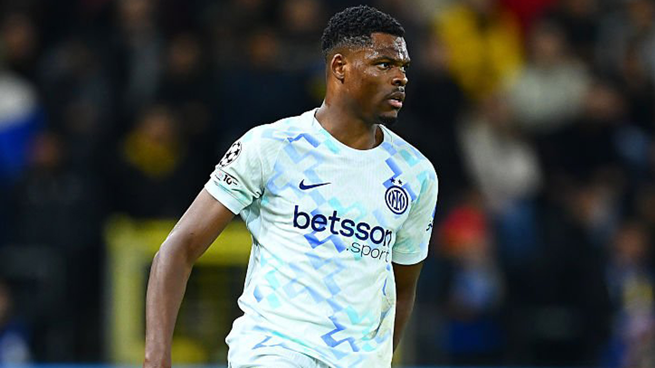 Denzel Dumfries Tinggalkan San Siro, Inter Siap All-Out Unuk Palestra