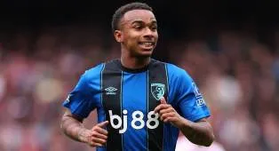 Eli Junior Kroupi Tertarik Gabung PSG, Bournemouth Hadapi Dilema Besar