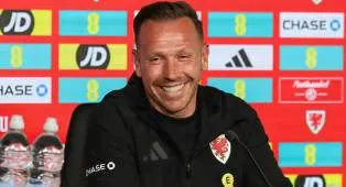 Fokus Tangani Wales Hingga Euro 2028, Craig Bellamy Tolak Tawaran Banyak Klub