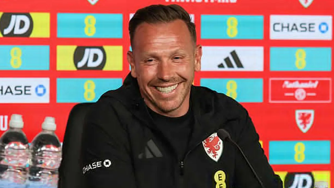 Fokus Tangani Wales Hingga Euro 2028, Craig Bellamy Tolak Tawaran Banyak Klub