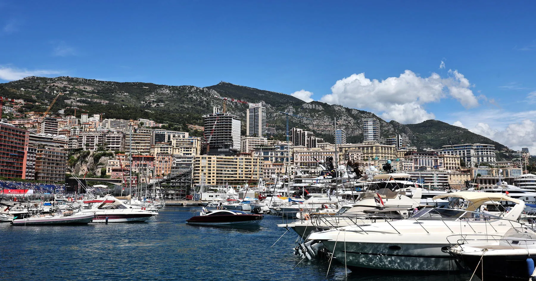 Juara F1 Tercebur ke Pelabuhan Monaco, Ada Kebetulan Mistis - sumber: (racingnews365)
