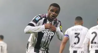Juventus Berupaya Pertahankan Kalulu dari Incaran Man United dan Spurs