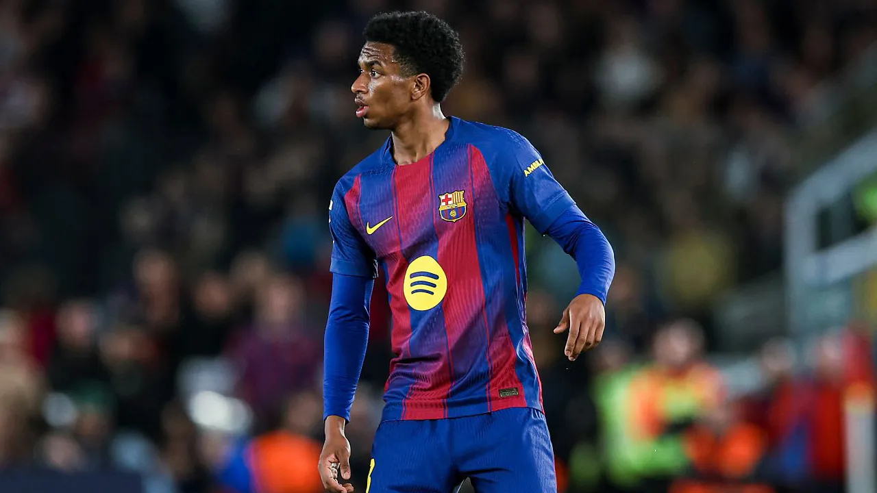 Alejandro Balde Masuk Radar MU, Barcelona Siap Dengarkan Tawaran