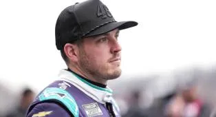 Alex Bowman Pulih dari Vertigo dan Fokus Kejar Playoff NASCAR
