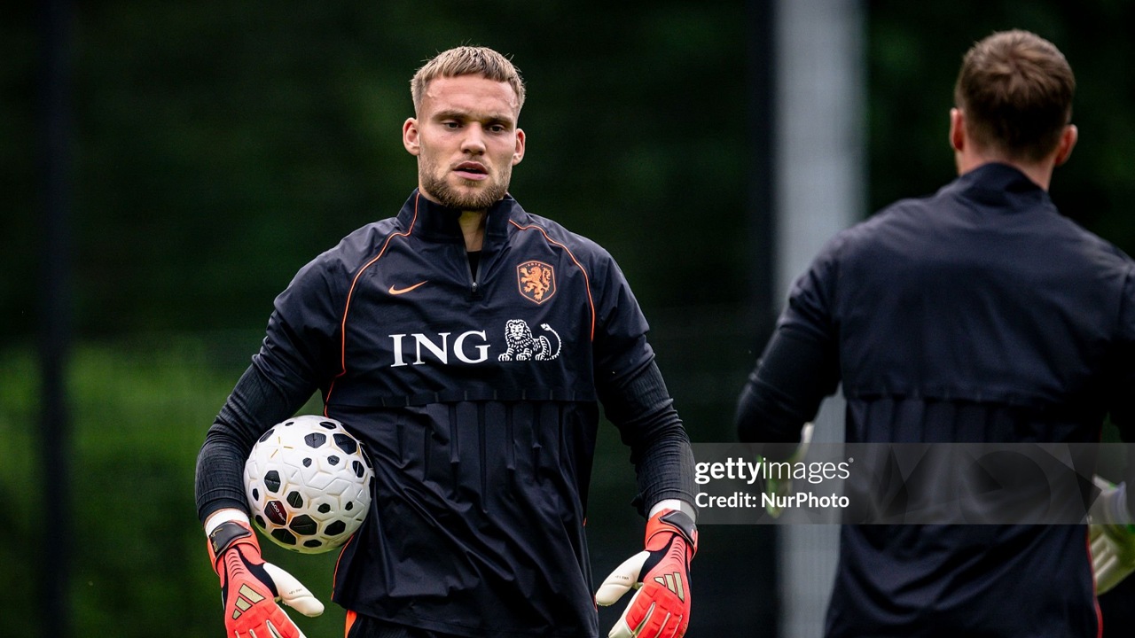 Aston Villa Incar Bart Verbruggen sebagai Pengganti Emiliano Martinez