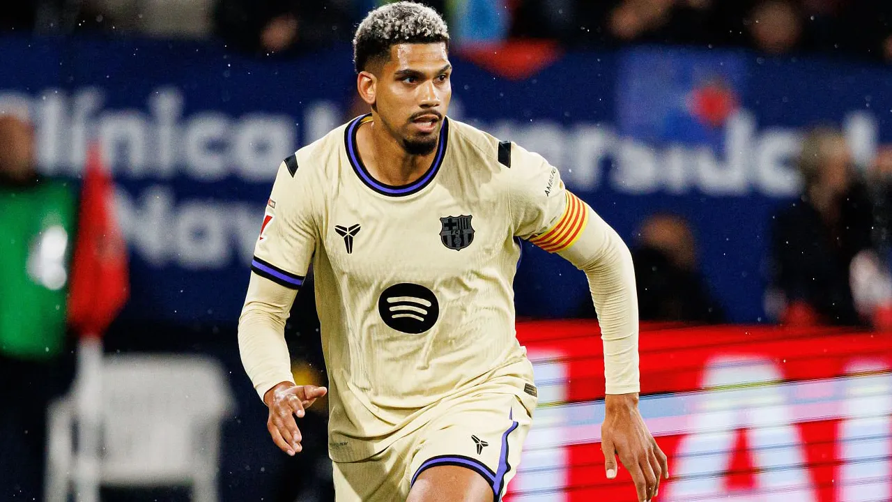 Barcelona Tutup Pintu Keluar untuk Ronald Araujo pada Musim Panas Ini