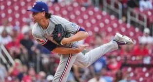 Jacob deGrom Catat Kemenangan ke-100 dalam Laga Texas Rangers