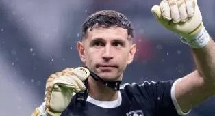 Juventus Kejar Emiliano Martinez, Aston Villa Minta Segini
