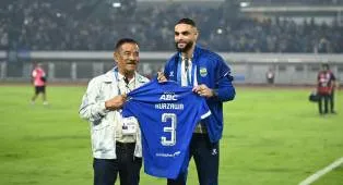 Meski Kebersamaan Singkat, Persib Apresiasi Peran Kurzawa