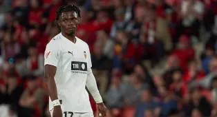 Valencia Ingin Largie Ramazani Kembali, CEO Klub Terbang ke Inggris