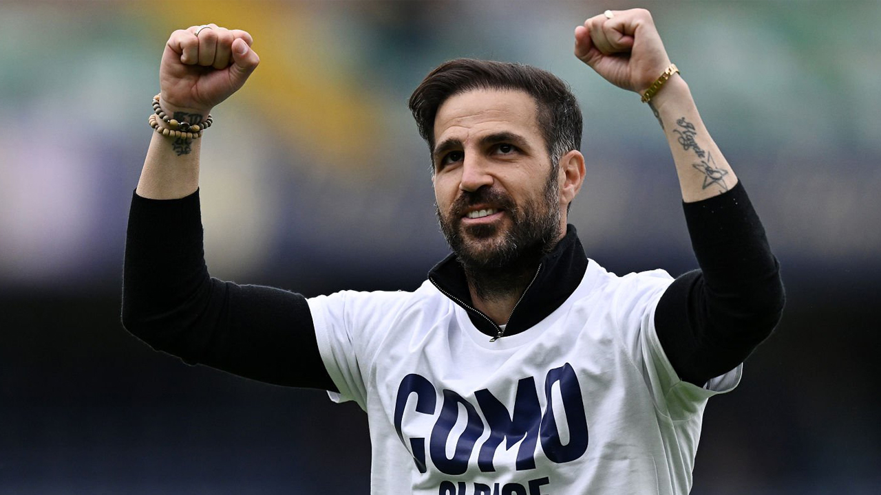 Cesc Fabregas Masuk Radar Barcelona untuk Era Setelah Hansi Flick