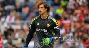 Chelsea Tawarkan 50 Juta Euro untuk Mile Svilar, Roma Menolak