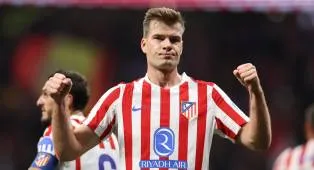 Juventus Intens Negosiasi dengan Sorloth di Tengah Minat Nottingham pada Openda
