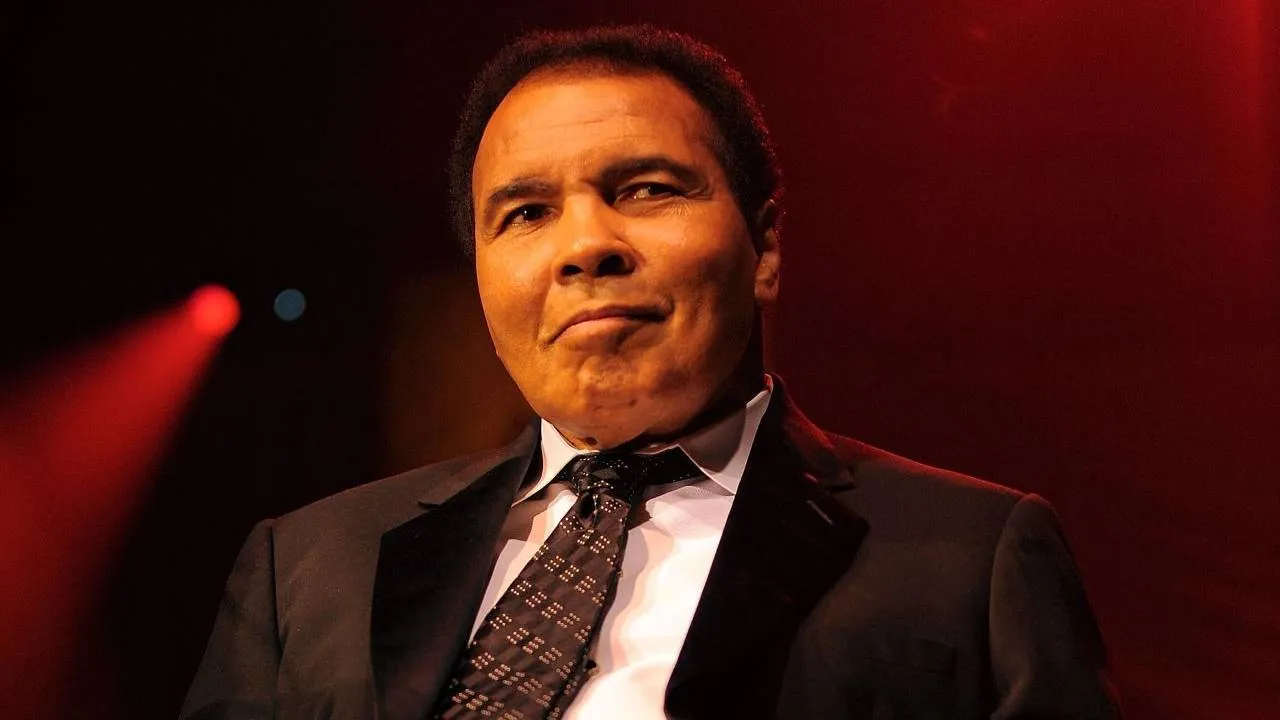 Peringatan tersebut juga menjadi momen mengenang besarnya pengaruh Muhammad Ali ketika dunia berduka atas kepergiannya pada 2016.