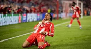 Michael Olise Resmi Terpilih sebagai Striker Terbaik Bundesliga