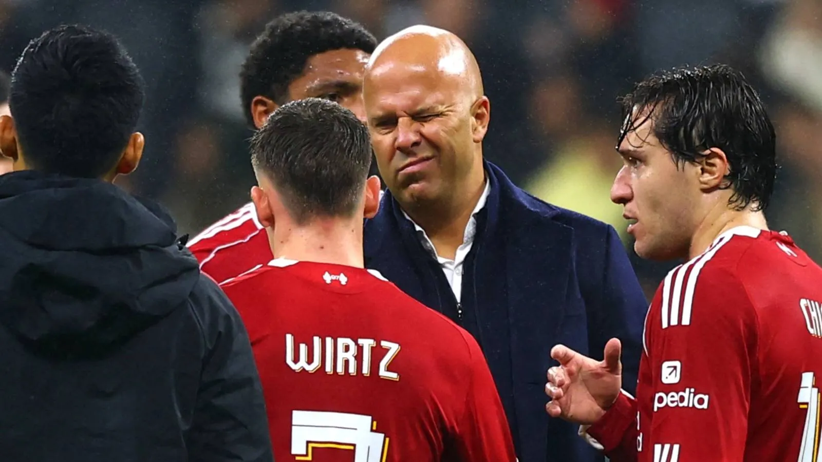 Arne Slot Dikritik Usai Beri Komentar Kontroversial kepada Pemain Liverpool - sumber: (givemesport)