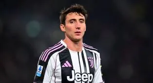 Bek Sayap Juventus Tertarik Pindah ke Barcelona