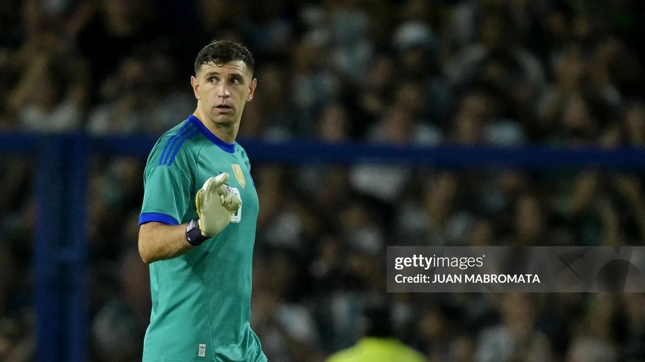 Cedera Jari Tak Hentikan Emiliano Martinez, Argentina Bernapas Lega