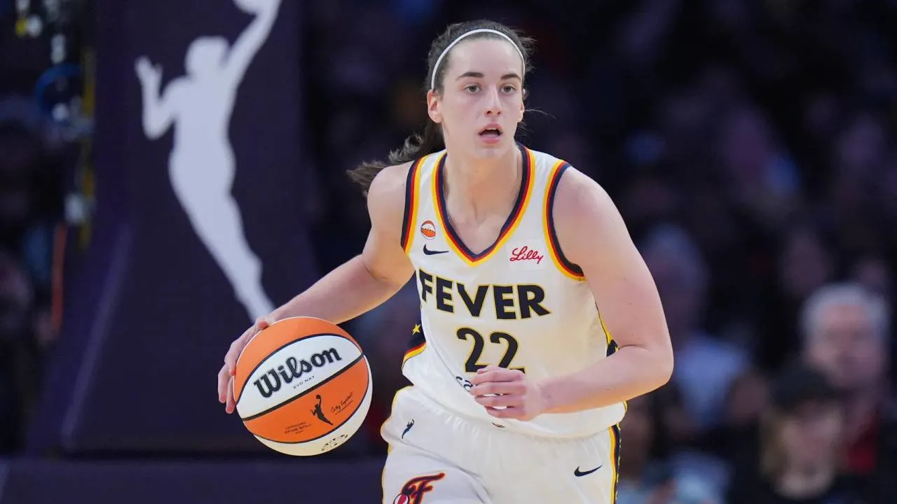 Bintang Indiana Fever, Caitlin Clark, berusaha meredam sorotan terkait perdebatan yang sempat terjadi antara dirinya dan pelatih Stephanie White. (Foto: AP)