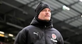 Gara-Gara Terdegradasi, St. Pauli Resmi Pecat Pelatih Alexander Blessin